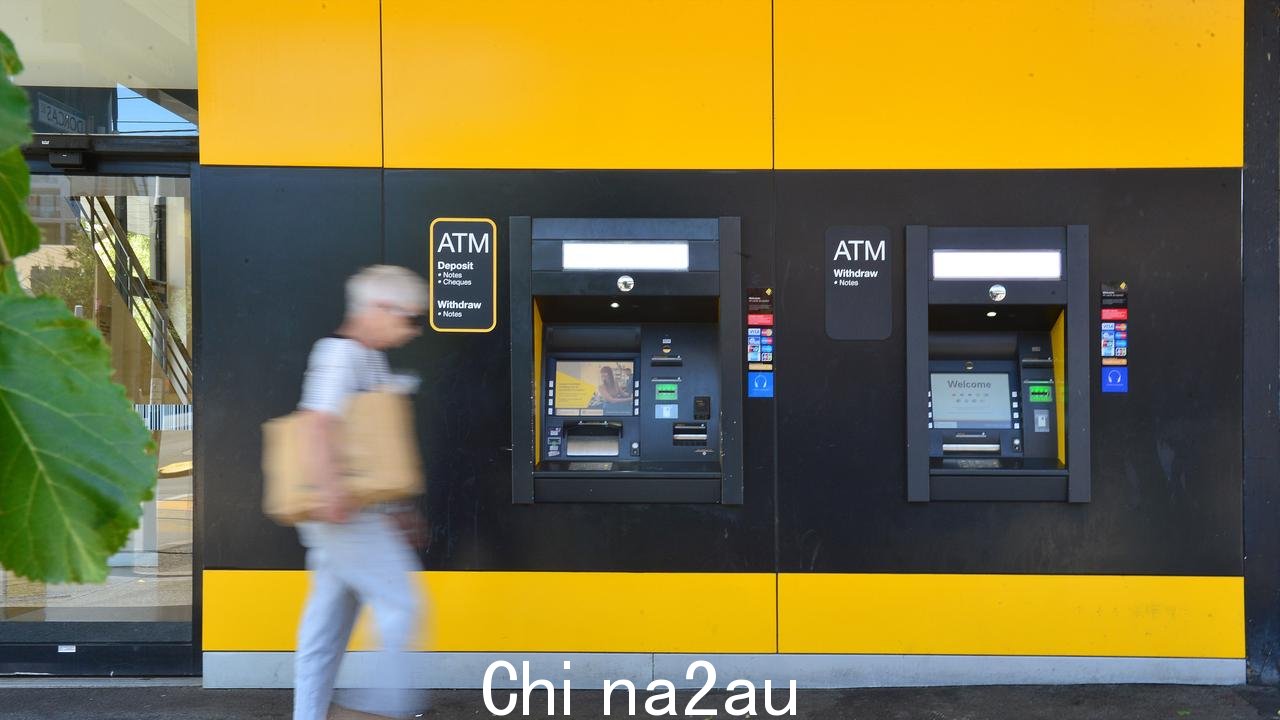 柜员提供了临时卡作为解决方案，但在 ATM 上不起作用。图片：NCA NewsWire / Nicki Connolly