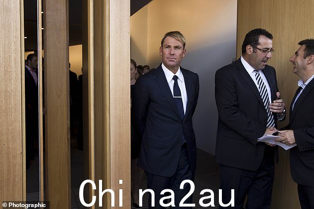 板球传奇人物 Shane Warne 是出席 David Coe 在悉尼文法学校举行的 2013 年葬礼的体育和娱乐明星之一