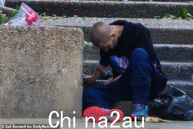 该药物的效果看起来与服药过量的效果非常相似,因为受害者会遭受不受控制的镇静昏迷、呼吸减慢和意识不清