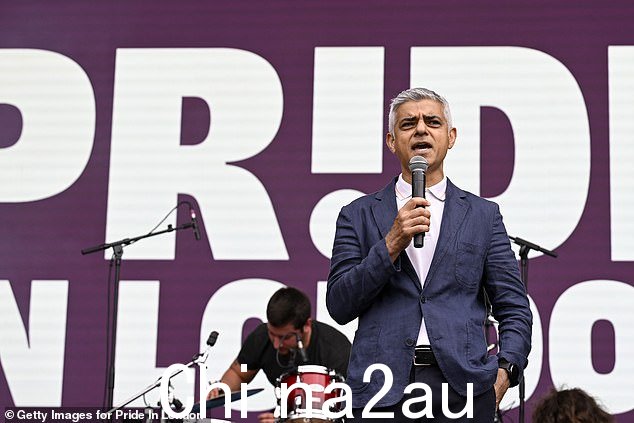 约翰逊先生建议苏珊·霍尔将是一位“优秀”的保守党候选人,但却是一位“乏味的候选人”,并认为工党现任议员萨迪克·汗将“默认”获胜