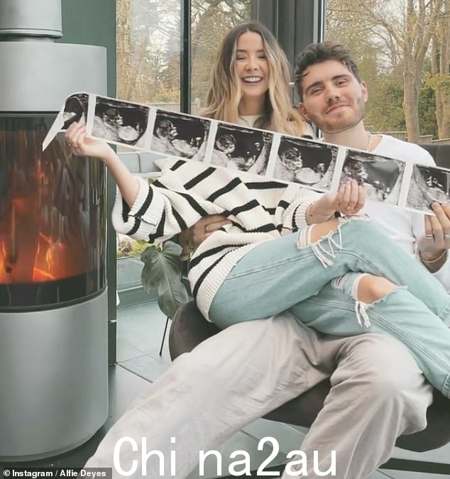 她在这里!这位社交媒体明星于 2021 年 3 月首次宣布她怀上了第一个孩子