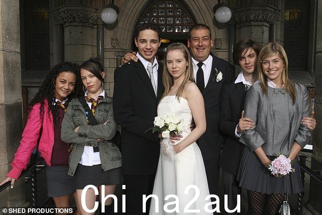女演员:凯蒂 17 岁时在 BBC 滑铁卢路找到了工作,早在 2006 年