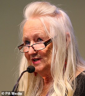 Aneira Thomas 说她觉得向人们宣传 NHS 是她的“职责”