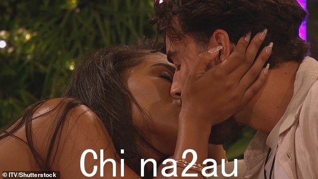 戏剧:这位 22 岁的年轻人一直是卡萨阿莫尔 (Casa Amor) 中炙手可热的男人,19 岁的安珀·怀斯 (Amber Wise) 和 24 岁的加比·杰弗里 (Gabby Jeffry) 一直在为他的爱情而奋斗