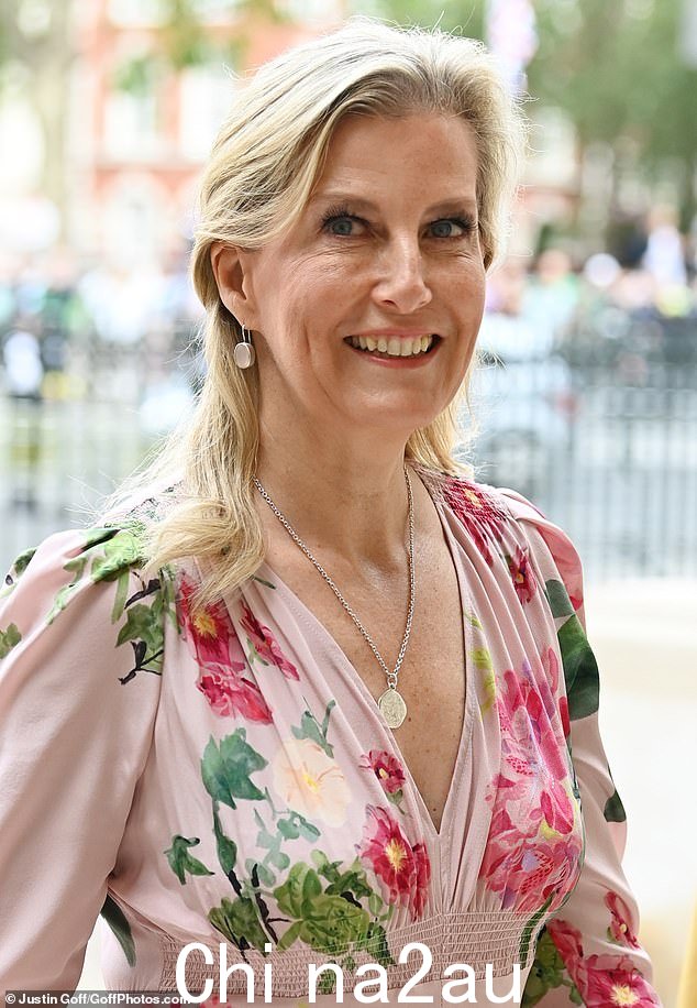 爱丁堡公爵夫人苏菲参加威斯敏斯特教堂举行的纪念 NHS 成立 75 周年的仪式