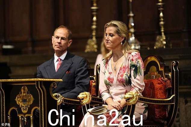 爱丁堡公爵和公爵夫人,仪式正在进行中