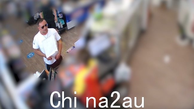 昆士兰警方已发布他们希望就涉嫌打瞌睡的事件与一名男子交谈的闭路电视录像。图片:昆士兰警方。