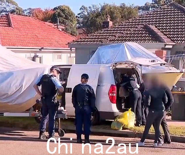 在贝克斯利,一名母亲据称被丈夫谋杀后,警方在现场看到