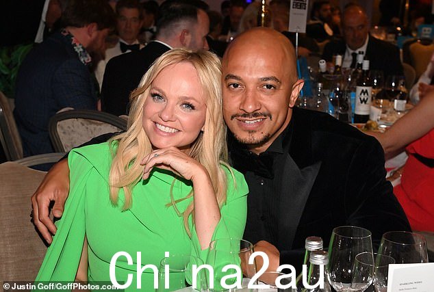 约会之夜:47 岁的辣妹和 44 岁的前 Damage 歌手在明星云集的活动中显得比以往更加恩爱