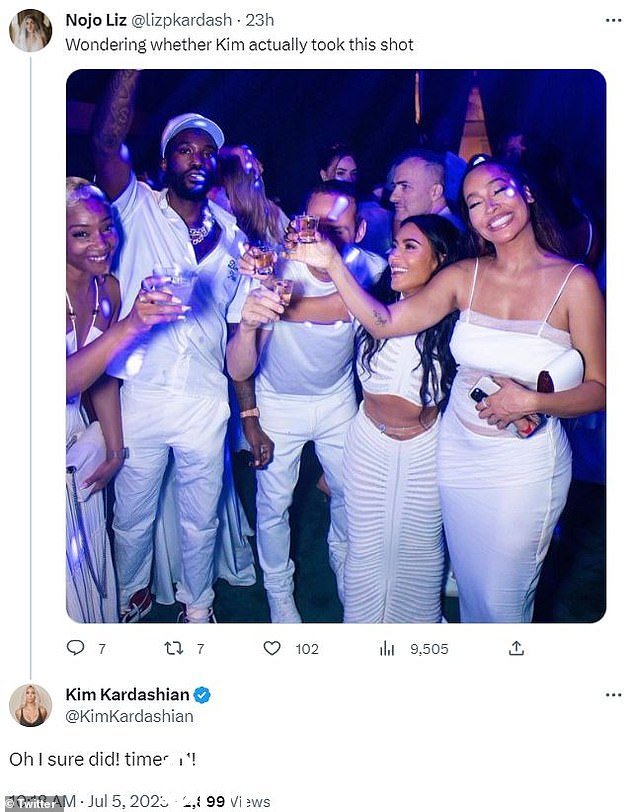 金的狂野之夜!金·卡戴珊 (Kim Kardashian) 周一在国庆节假期前夕参加了亿万富翁迈克尔·鲁宾 (Michael Rubin) 在汉普顿举办的盛大狂欢,她在活动中开了 11 枪
