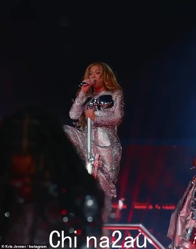 女王!这位溺爱孩子的妈妈在 5 月份与 Kris 和 Kris 的长期男友 Corey Gamble 一起参加 Beyonce 的巴黎演出时,享受了一个难得的夜晚