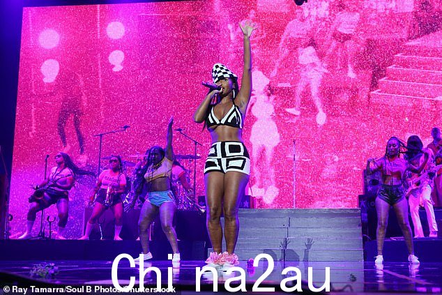 身体自信:Janelle 之前曾公开谈论过增肌多年来的自信,并在本月早些时候的 StyleLikeU 的 What's Underneath 系列中谈到了这个主题