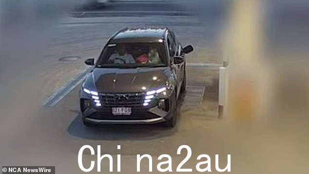 令人毛骨悚然的闭路电视录像显示鲍伊据称被不明身份的司机带走