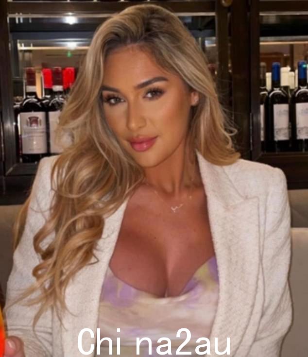 Elle Edwards,26 岁,在默西塞德郡 Wallasey 村的灯塔酒吧外被杀