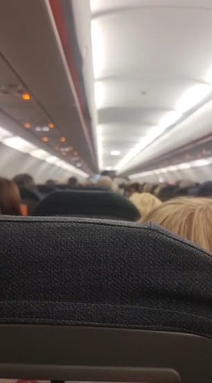 在视频中,可以听到乘客低声说'我今晚想回家'并摇头
