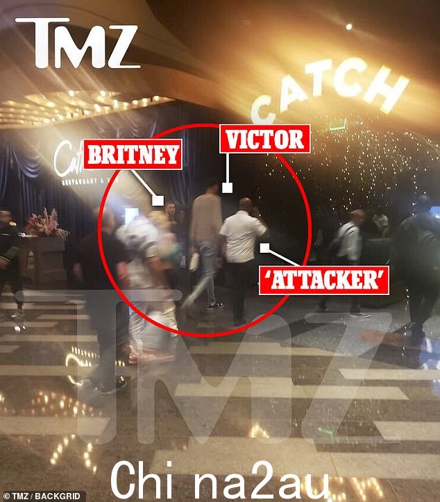 瞬间:有人拍到布兰妮·斯皮尔斯在试图与 NBA 球星 Victor Wembanyama 合影时被过分热心的保安扇了一巴掌