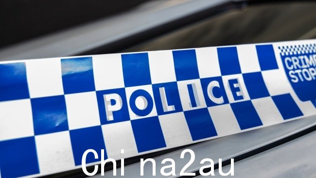 警方在悉尼西部的一处住宅区进行搜查时发现了令人震惊的发现为不相关的指控提供保证。