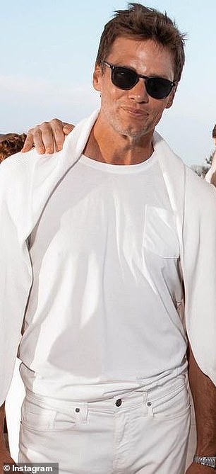 尽管有浪漫传闻:汤姆·布雷迪 (Tom Brady) 和金·卡戴珊 (Kim Kardashian) 在亿万富翁迈克尔·鲁宾 (Michael Rubin) 众星云集的国庆节上面对面时几乎没有交谈