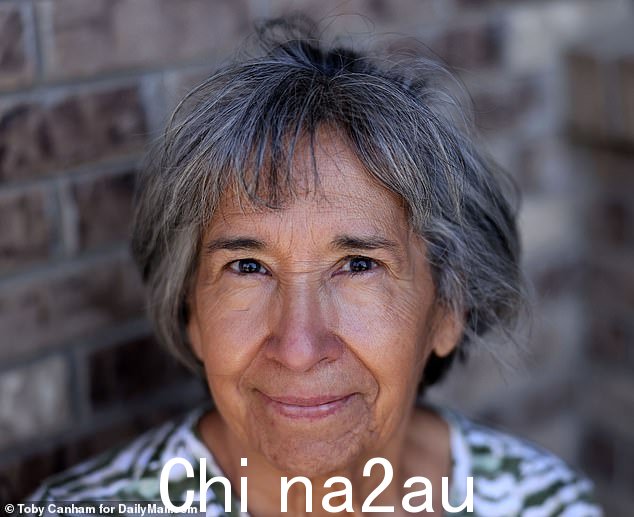Juanita Guy,71 岁,Suzie 丈夫 Jamie Baker 的姨妈,外人拍下了她在科罗拉多州埃文斯的家