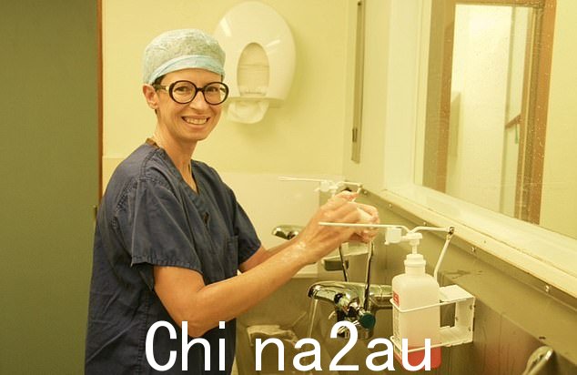 LIZ O'RIORDAN:在我担任初级医生的第一周,我帮助一名 11 岁男孩切除了肿胀的阑尾