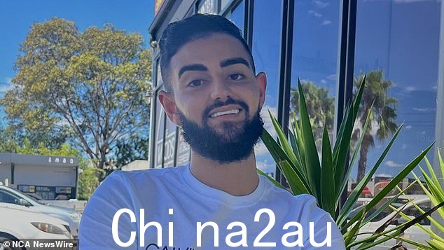 Abdallah 是一位著名的社交媒体人物,他的喜剧短剧、美食视频和未经过滤的观点在 TikTok 上吸引了超过 610,000 名粉丝