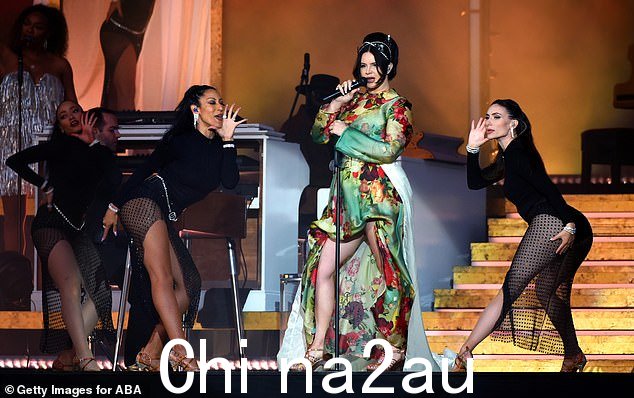 成功:这位歌手从她以前的目录中演唱了一系列歌曲,其中穿插着一些诗歌和一系列反思独白