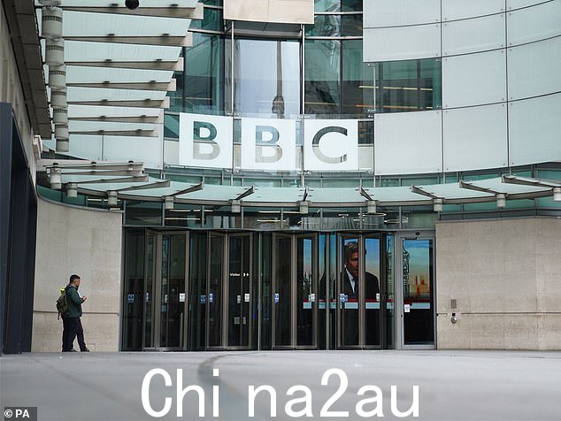据称,涉案价值 35,000 英镑的青少年性爱照片丑闻的 BBC 主持人在这名年轻人被曝光后给他打电话(资料图片),并要求知道:“你做了什么” ?'