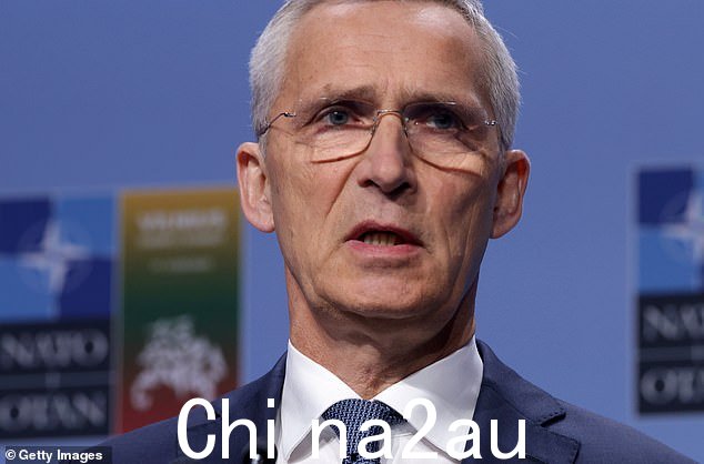 北约秘书长延斯·斯托尔滕贝格在 2023 年 7 月 10 日于立陶宛维尔纽斯举行的 2023 年北约峰会之前向媒体发表讲话
