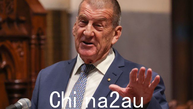 维多利亚州前州长杰夫·肯尼特表示,继续在家工作的公务员应该减薪。图片:David Caird
