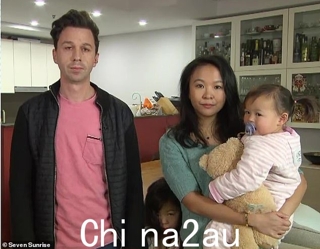 Michael 和 Jenna Jones(与他们的两个女儿合影)是 Vicinity Apartments 的房主,这是 Toplace 开发项目,已收到紧急整改令