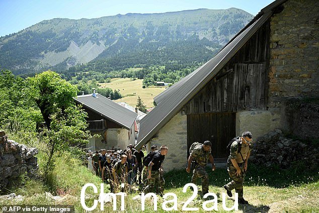 法国宪兵参与搜寻两岁半的埃米尔的行动谁报告失踪