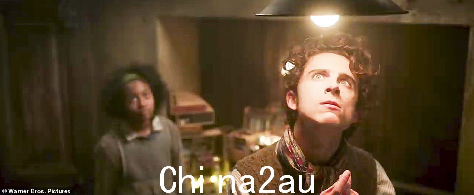 顿悟:当旺卡回家时,伴随着莱恩的角色灵感,旺卡头顶上的灯泡亮了起来,两人开始了制作巧克力和对抗巧克力卡特尔的旅程