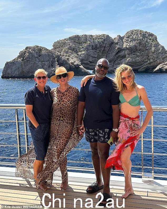 在阳光下玩耍! Kris Jenner 与她的搭档 Corey Gamble 以及同为权力夫妇 Ellen DeGeneres 和 Portia de Rossi 一起在公海航行