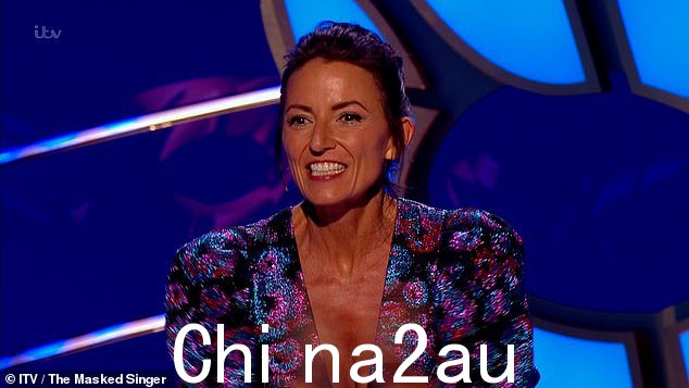 Kind:达维娜·麦考尔 (Davina McCall) 透露,她的蒙面歌手联合评委乔纳森·罗斯 (Jonathan Ross) 在他们制作节目时与她分享了他的薪水详细信息