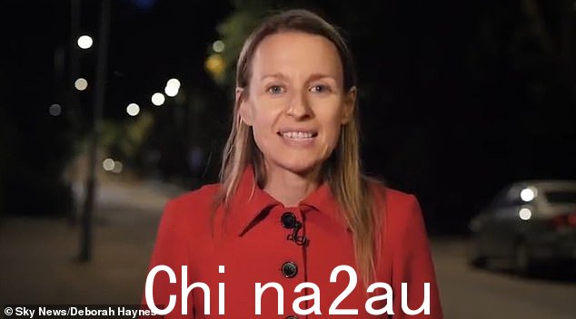 哦天哪!在她在社交媒体上分享的一段搞笑片段中,黛博拉在意外中断后被迫转身离开镜头,咳嗽着试图清嗓子