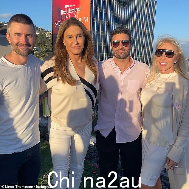 家庭:这对夫妇举办了一场性别揭秘派对,并出席了作者:Brody 的父母 Caitlyn Jenner(73 岁)、Linda Thompson(72 岁)和 Brody 的兄弟 Brandon