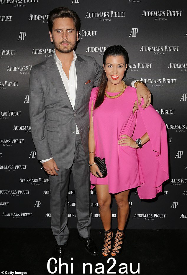 他的前任:他与前任考特尼·卡戴珊 (Kourtney Kardashian) 共享三个孩子; 2013 年在迈阿密出现