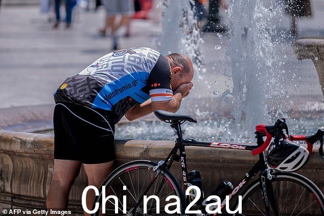 雅典:欧洲气候监测服务哥白尼也指出,撒哈拉尘埃云正向南欧移动