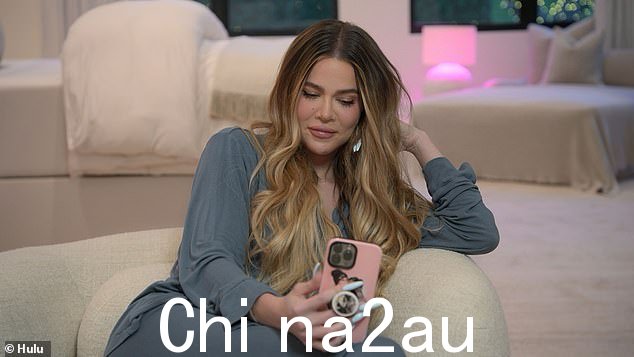 Khloe 询问:科勒问 Rob Dream 想在派对上穿什么,Rob 说,“是的,她想要一件蝴蝶连衣裙。她想要在头发上编成粉红色的辫子,所以我”我会把她的头发编成辫子,做指甲之类的'