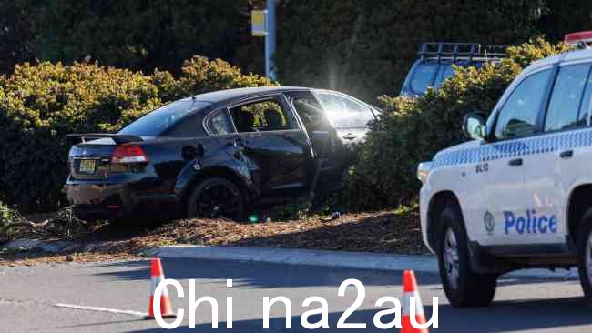悉尼西部一场马拉松式的汽车追逐,警察向目标开了 20 多枪。逃跑的车辆。图片:David Swift