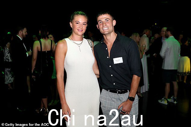 Garside(与当时的女友 Ash Ruscoe 合影)说他“就像我现在一样完美”
