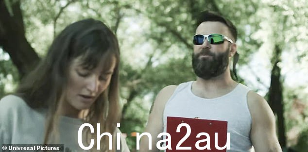 神秘:拖车一开始,一群白水椽子在他们偏远的露营地相遇,乔伊要去的地方当 Trevor 听说她要来时,他想加入这次旅行