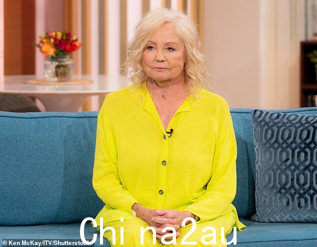 健康状况不佳:凯蒂·普莱斯的母亲艾米透露,她在最近的肺移植手术后短暂死亡在手术台上(本月拍摄)