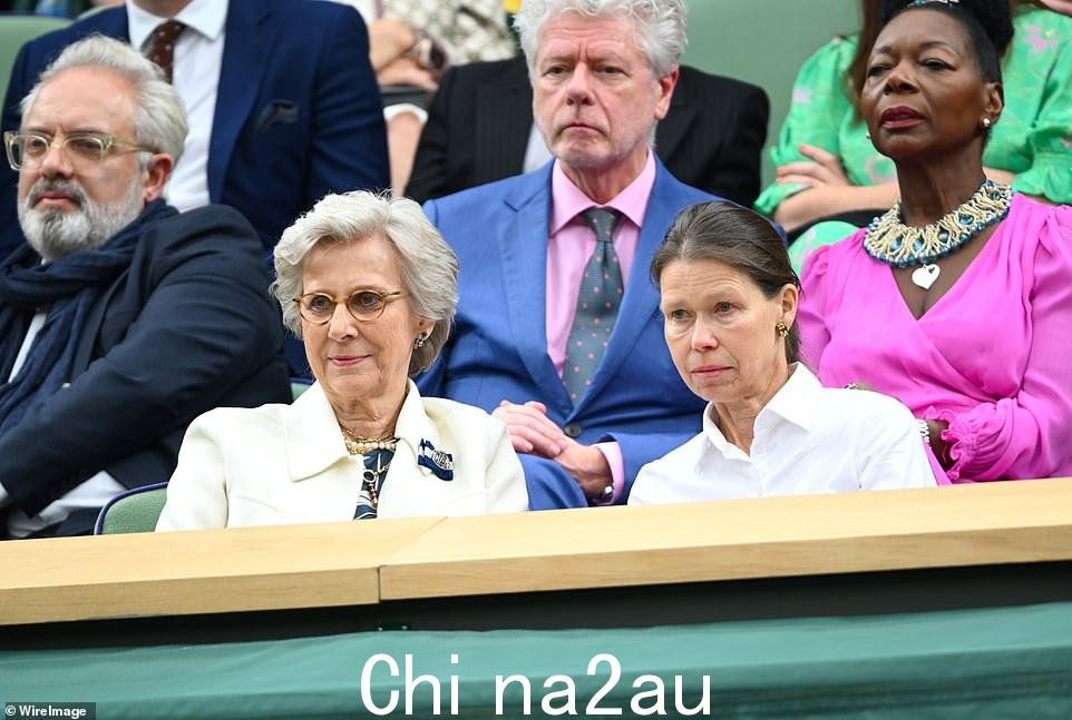 Lady Sarah Chat到59 岁的今天在温布尔登网球公开赛男单决赛中身着白衬衫,看起来很优雅