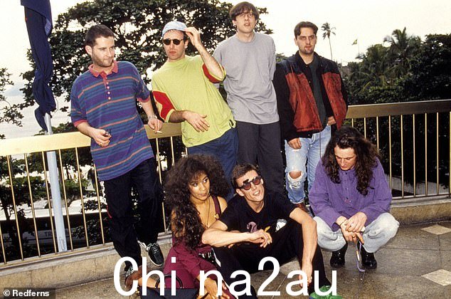 流行文化:Paul 是 Happy Mondays 乐队成员 Shaun Ryder 的兄弟,去年 7 月突然去世,享年 58 岁(从左上顺时针方向依次为:Paul Davis、Mark Day、Shaun Ryder) , Paul Ryder, Gary Whelan, Bez, Rowetta)