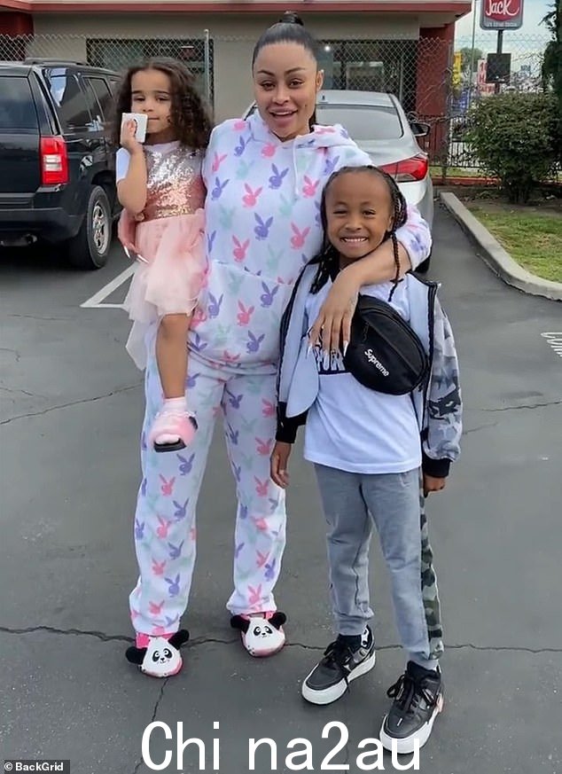 表达她的支持:卡戴珊在为哥哥 Rob 的前伴侣 Blac Chyna 辩护,免受网上对 Instagram 故事的批评的一天后分享了她的帖子
