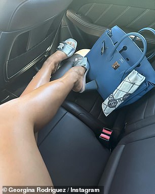 时尚达人:乔治娜瞥见了她非常奢华的配饰