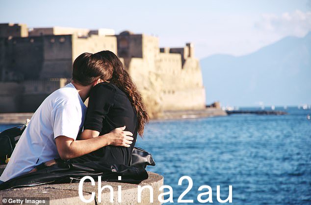 乔·吉布森:我会尽可能多地和她在一起,同时确保没有人怀疑我们,并尽可能多地学习