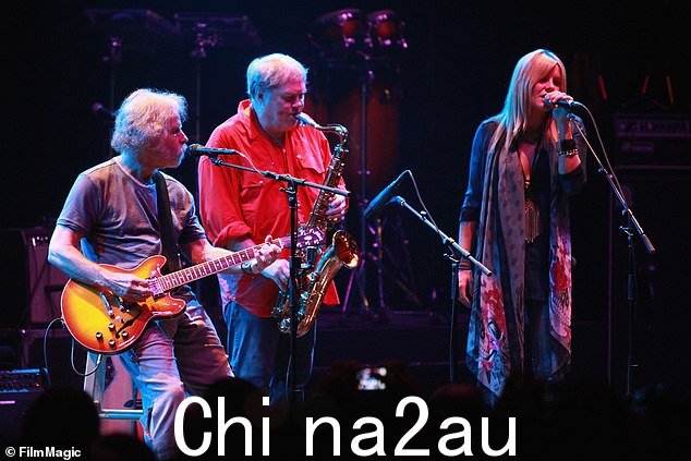 致敬:乐队在 Twitter 上发表声明,写道:“他的精神、激情和创造力在 Grateful Dead 和音乐世界上留下了不可磨灭的印记”