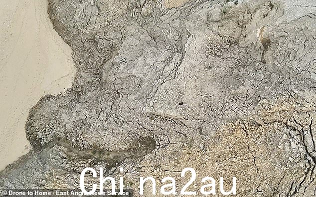 多亏了令人惊叹的无人机,人们在悬崖边发现了可乐